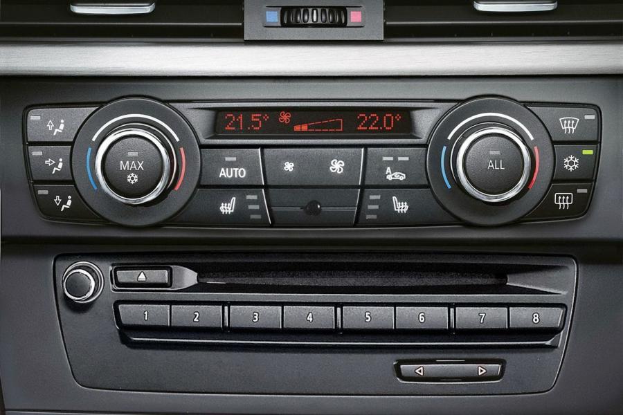  BMW 335i 2011 года  (фото 16 из 37)